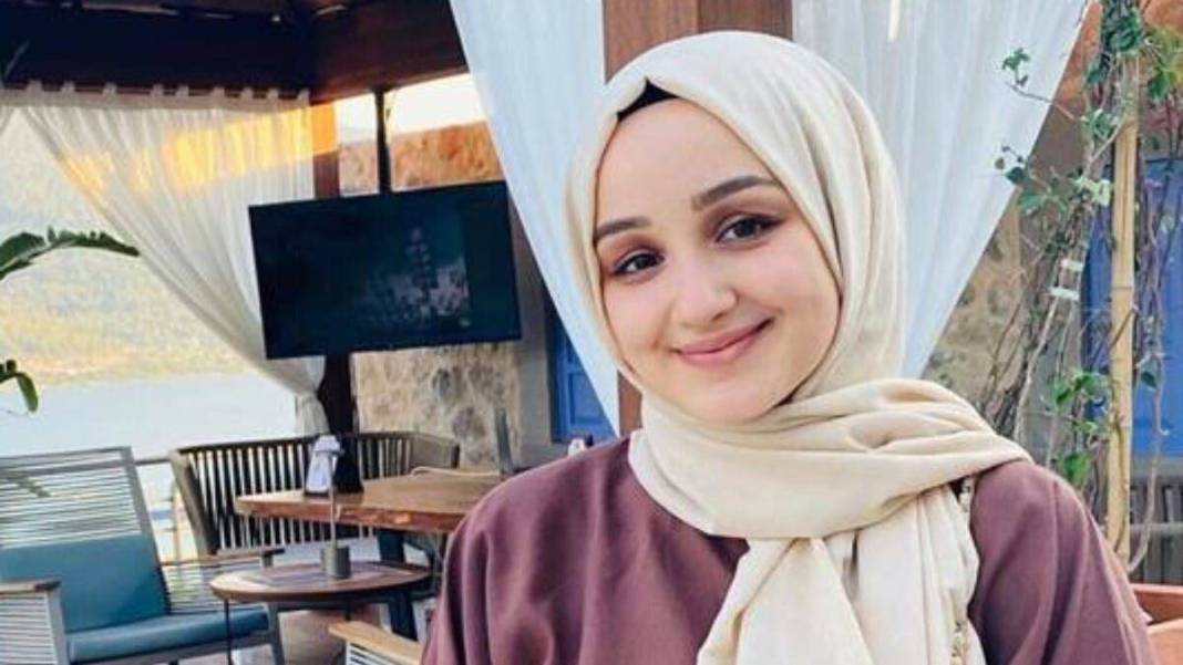 Kırgın Çiçekler'in Songül'ü Gökçe Akyıldız'ın kız kardeşine olan benzerliğine inanamayacaksınız! İkisini ayırt etmek çok zor... 6